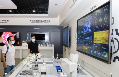 探索绿色未来 福州福清清洁能源与高端制造引领中外记者关注